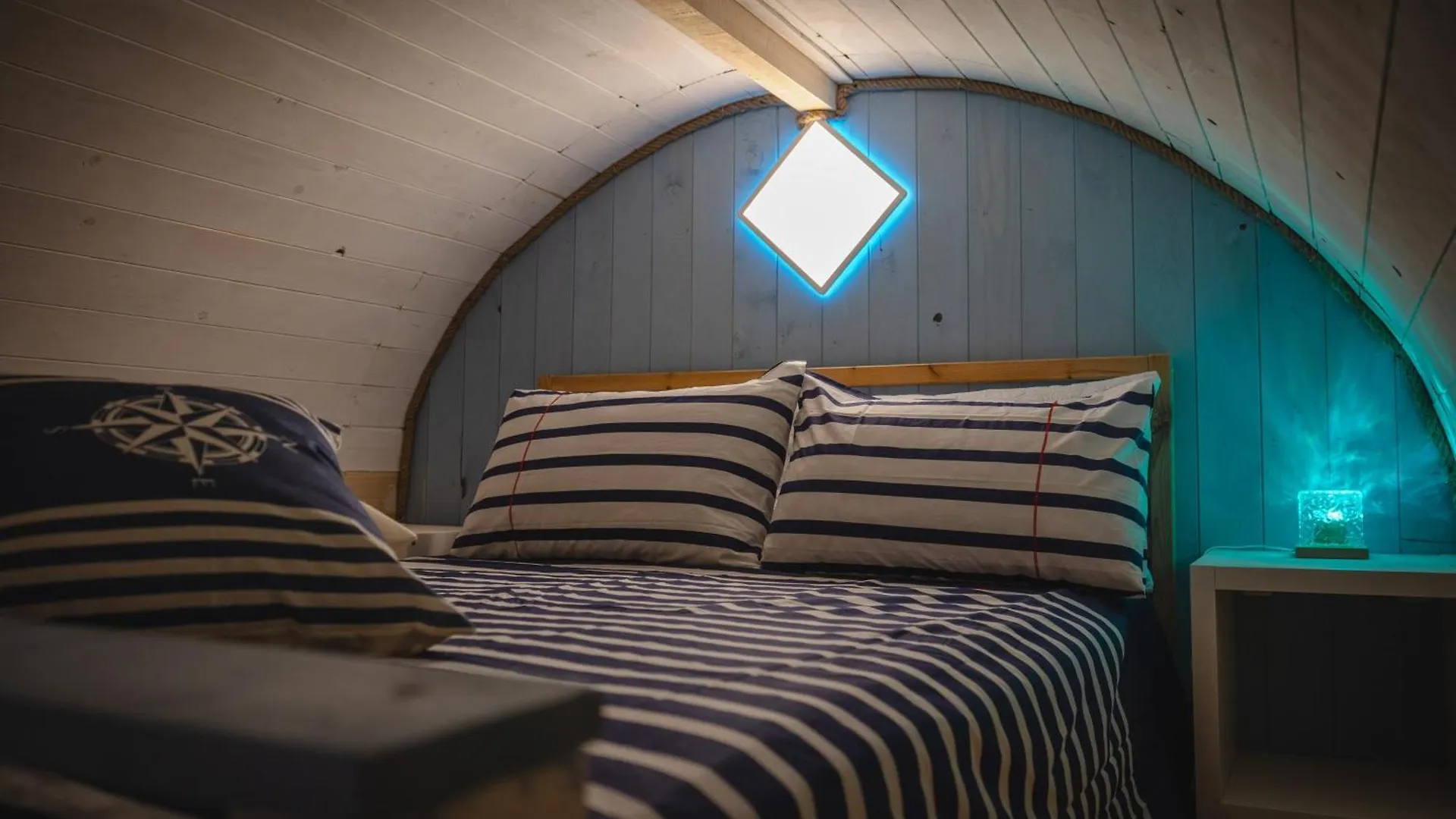 Tiny House - Love Boat Naples Apartment