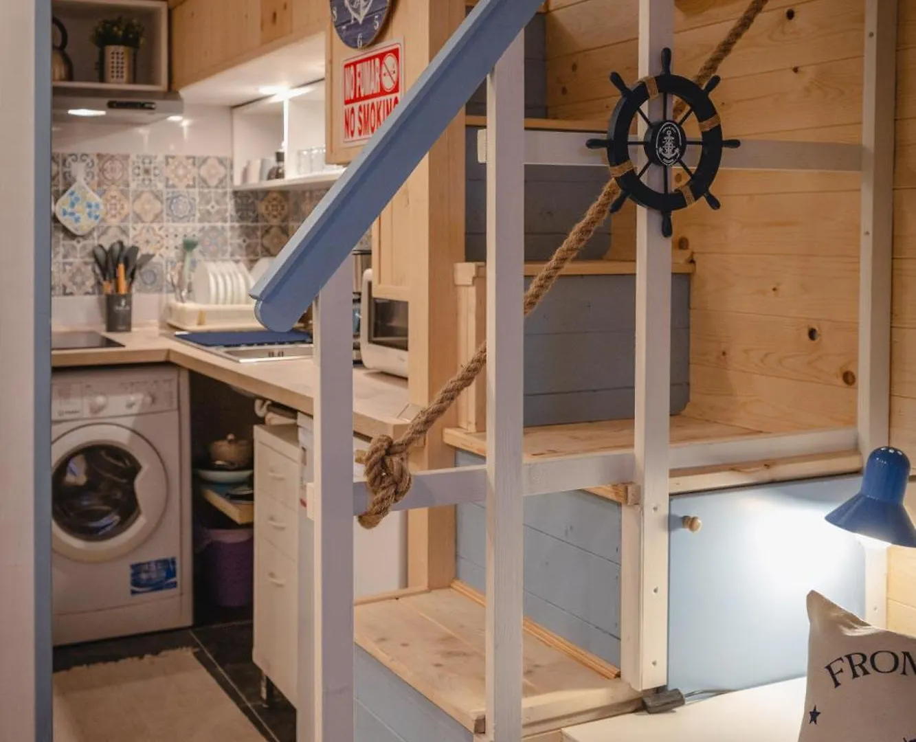 Tiny House - Love Boat Naples 0*,