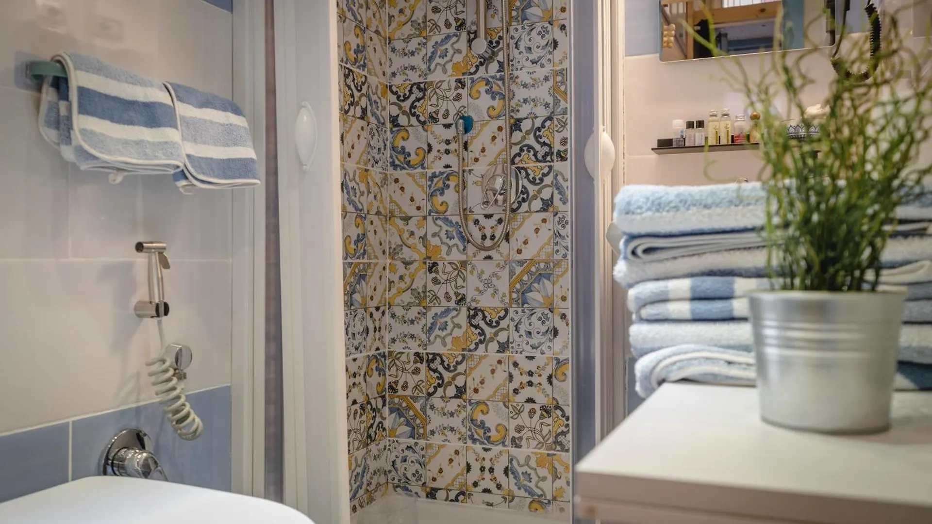 Tiny House - Love Boat Naples Italy