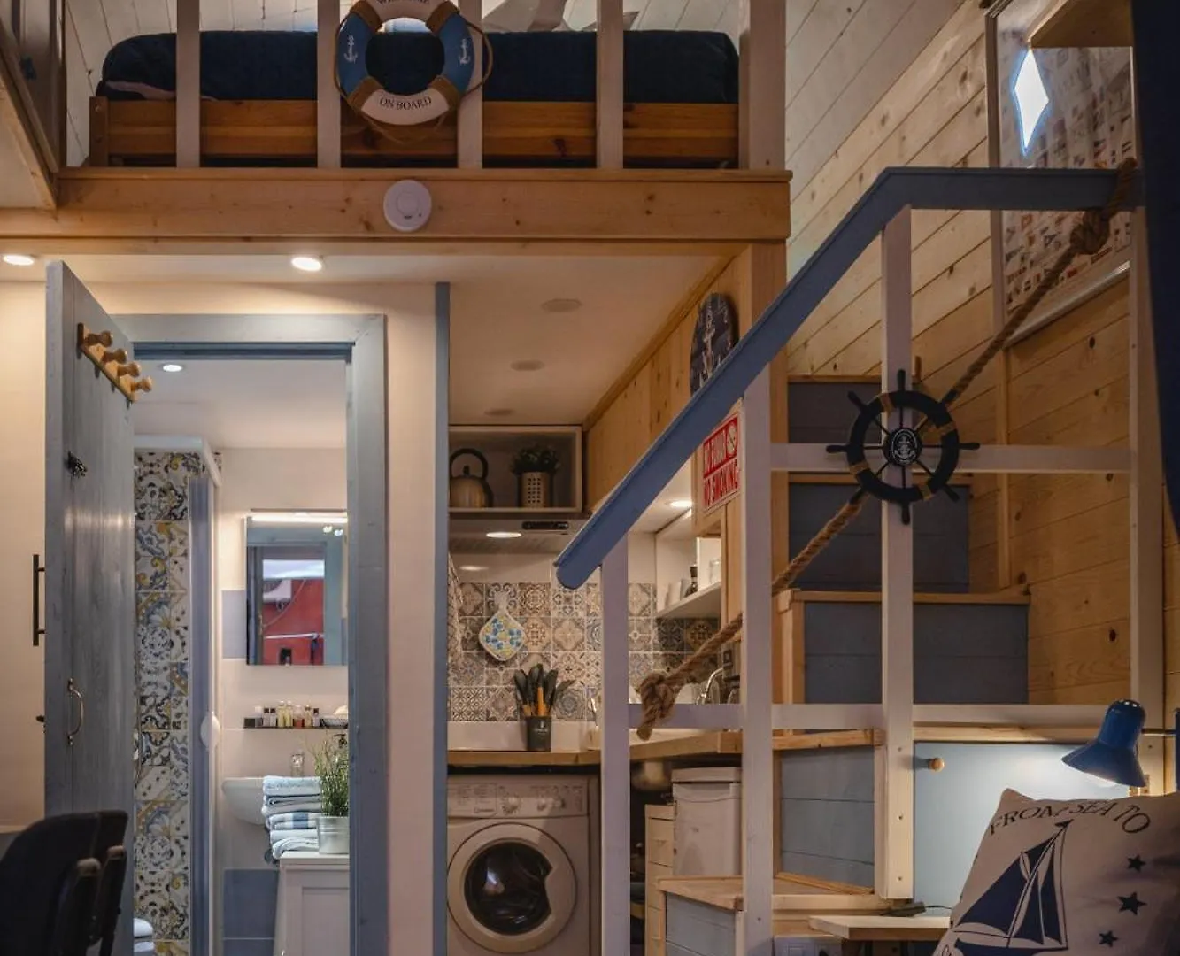Tiny House - Love Boat Naples 0*,